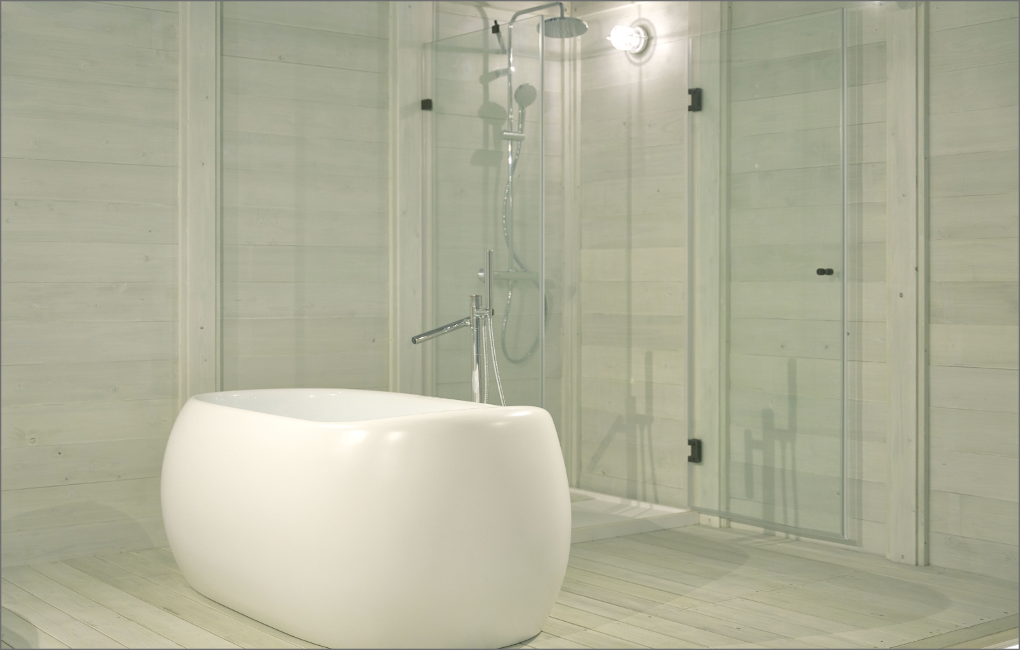 白に包まれるラグジュアリーな浴槽